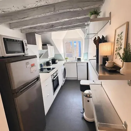 - Le Marais 1 Bedroom Paryż